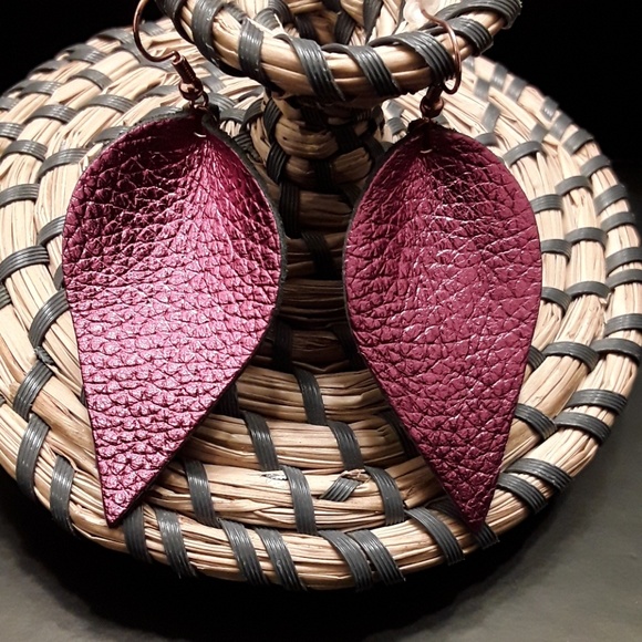 i4 NEW Fuchsia Genuine Leather Leaf-Cut - Picture 6 of 7